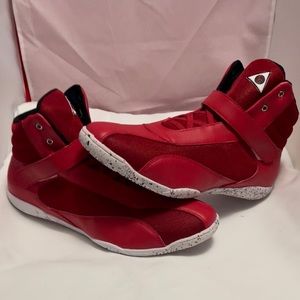 INDEPENDENT BRAND !! REED AND WHITE LEATHER SHOES. !! STYLE!! COMFORT! UNIQUE!